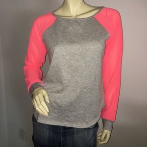 🔵Forever21 gray long sleeved top with pink sleeves